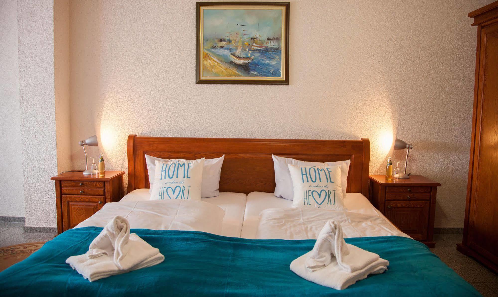Hotel Atlantis ラムシュタイン・ミーゼンバッハ エクステリア 写真